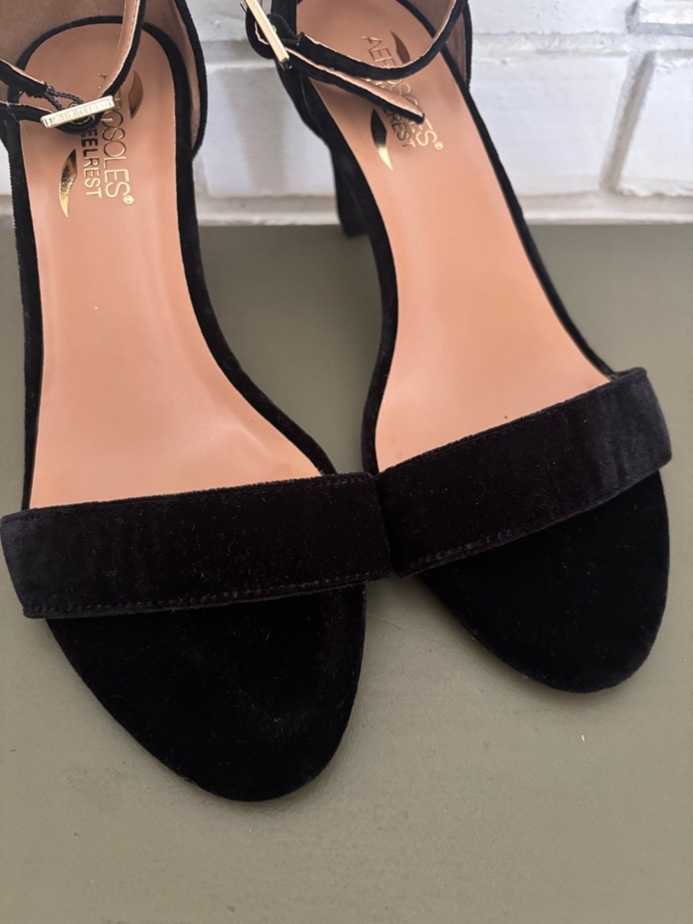 Aerosoles Black Velvet Ankle Strap Heels Size 9 Minimalist Chic Capsule EUC - Picture 3 of 6